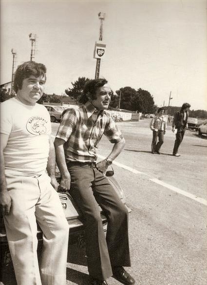 Пол Рилли и Роберт Ле Вэв рядом со своим гоночным Islero
