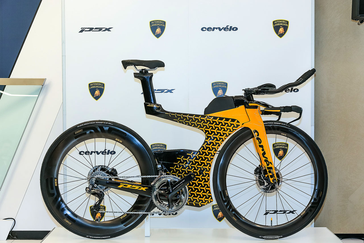 Photo copyright Automobili Lamborghini SpA. Лимитированный велосипед для триатлона Cervélo P5X 2018 года с ливреей Lamborghini.