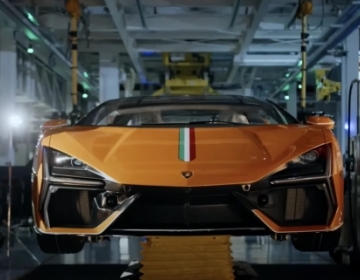 Посмотрите как делают новый Lamborghini Revuelto
