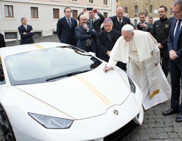Lamborghini в подарок Папе римскому