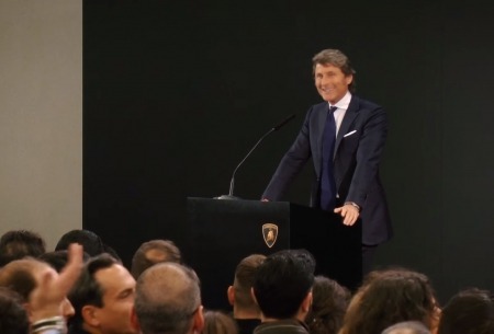 Прощальная речь Стефана Винкельмана перед работниками завода Lamborghini