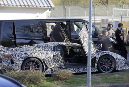 Шпионы увидели салон Lamborghini Aventador SVJ