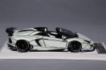 Davis & Giovanni представляет модель LB Performance Lamborghini Aventador LP 700-4 LB-R Roadster 'Tron' в мастабе 1:18 выкрашенную зелёной люминесцентной краской. Дневное освещение.
