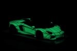 Davis & Giovanni представляет модель LB Performance Lamborghini Aventador LP 700-4 LB-R Roadster 'Tron' в мастабе 1:18 выкрашенную зелёной люминесцентной краской. Ночное освещение.