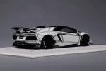 Davis & Giovanni представляет модель LB Performance Lamborghini Aventador LP 700-4 LB-R Roadster 'Tron' в мастабе 1:18 выкрашенную синей люминесцентной краской. Дневное освещение.
